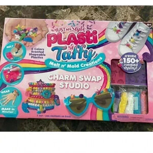 Plastic Taffy Melt n' Mold​